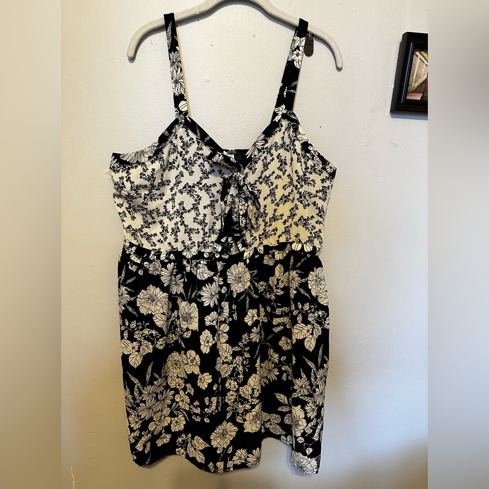 Xhiliration off white and black dress XXL